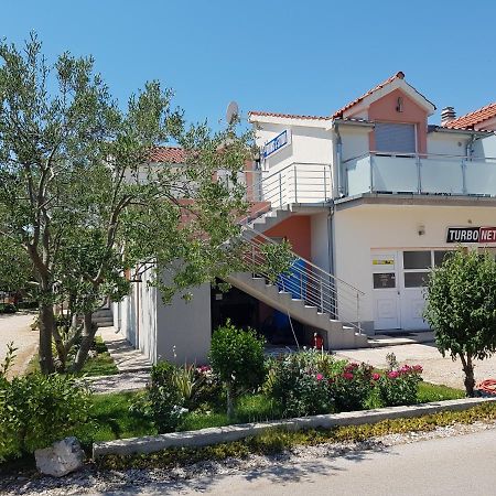Gabi Rooms & Studio Apartment Lozovac Exterior photo