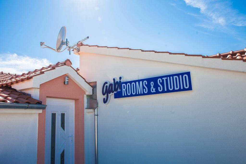 Gabi Rooms & Studio Apartment Lozovac Exterior photo