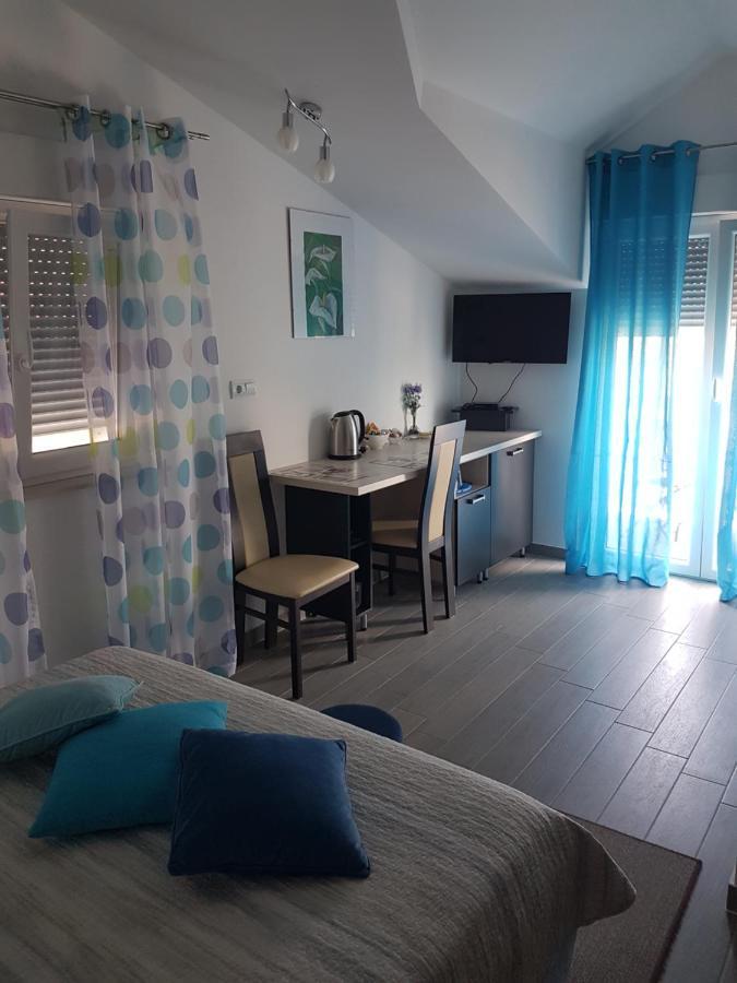 Gabi Rooms & Studio Apartment Lozovac Exterior photo