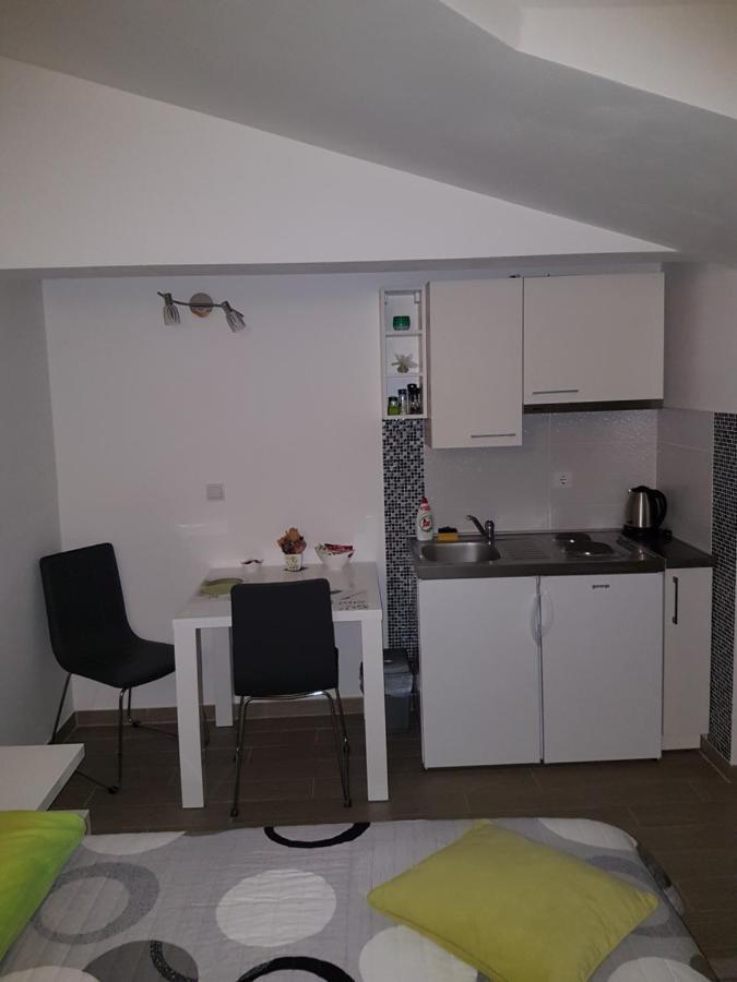 Gabi Rooms & Studio Apartment Lozovac Exterior photo