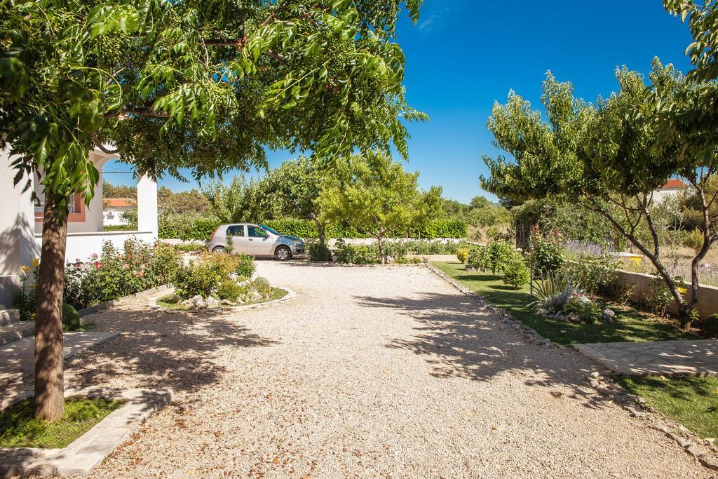 Gabi Rooms & Studio Apartment Lozovac Exterior photo